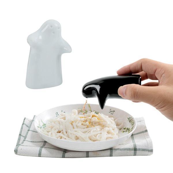 Hug Salt and Pepper Shakers